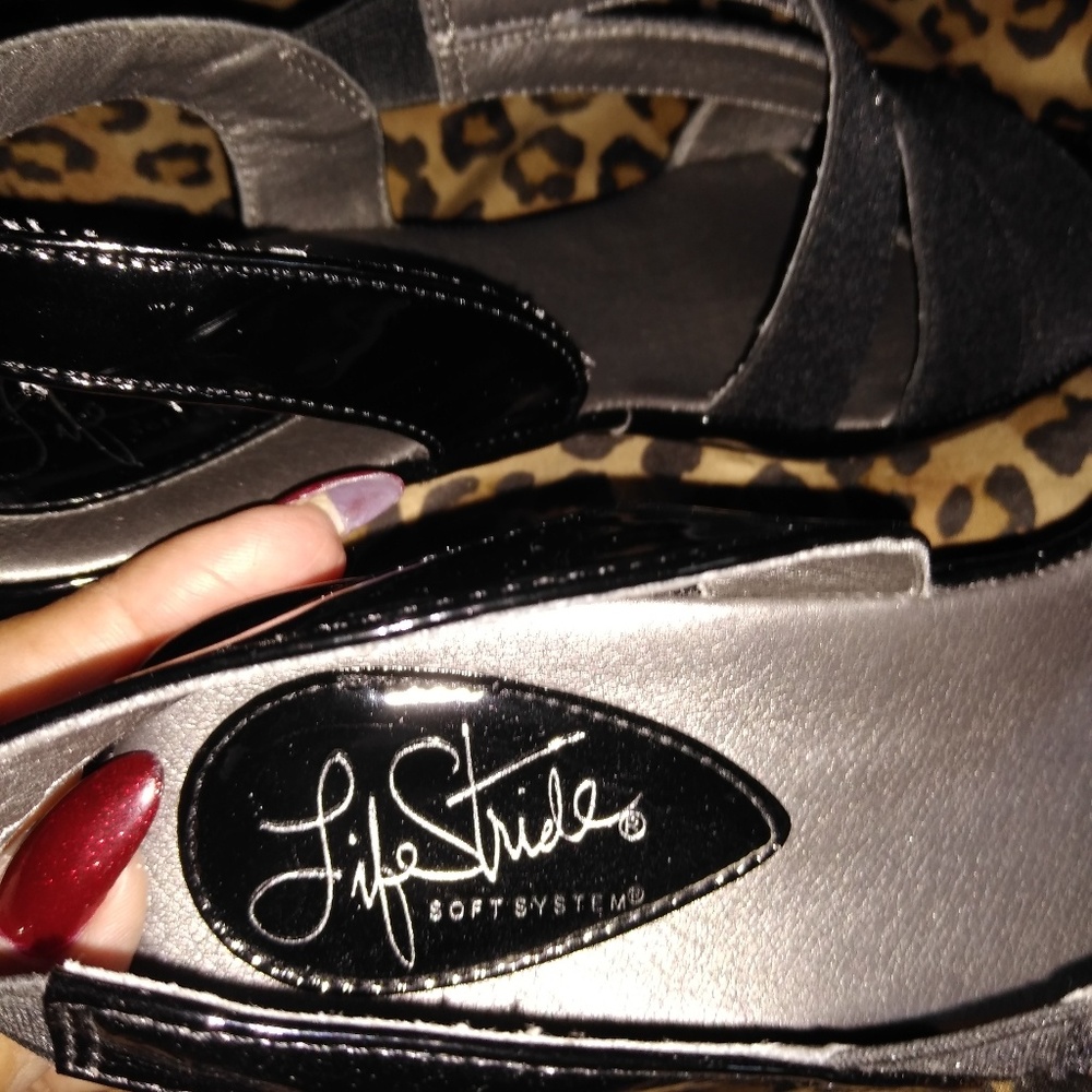 Pumps - Picture 2 of 6